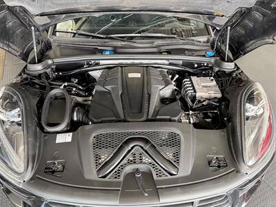 2020 Porsche Macan Turbo   - Photo 17 - Grand Rapids, MI 49548