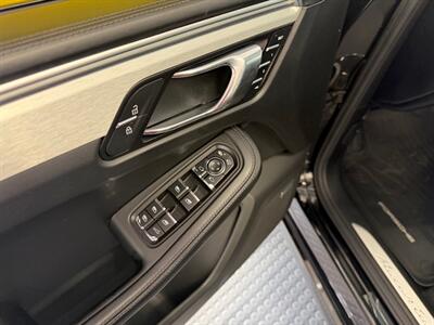 2020 Porsche Macan Turbo   - Photo 26 - Grand Rapids, MI 49548