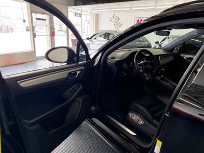 2020 Porsche Macan Turbo   - Photo 25 - Grand Rapids, MI 49548