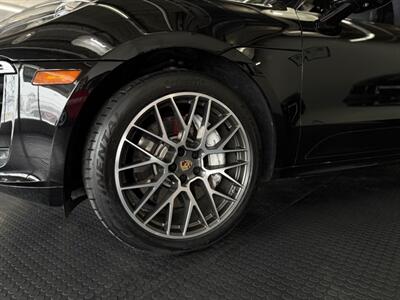 2020 Porsche Macan Turbo   - Photo 19 - Grand Rapids, MI 49548