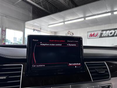 2014 Audi S8 4.0T quattro   - Photo 26 - Grand Rapids, MI 49548