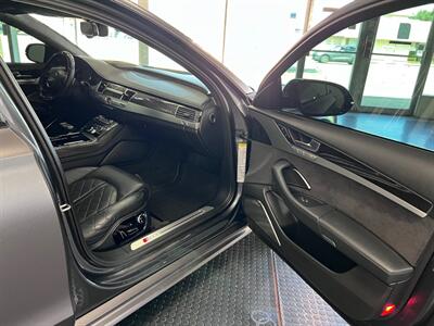 2016 Audi S8 plus 4.0T quattro   - Photo 42 - Grand Rapids, MI 49548