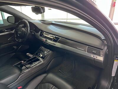 2016 Audi S8 plus 4.0T quattro   - Photo 43 - Grand Rapids, MI 49548