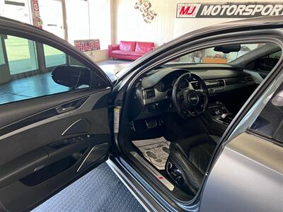 2016 Audi S8 plus 4.0T quattro   - Photo 21 - Grand Rapids, MI 49548
