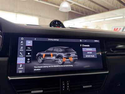 2019 Porsche Cayenne Turbo   - Photo 35 - Grand Rapids, MI 49548