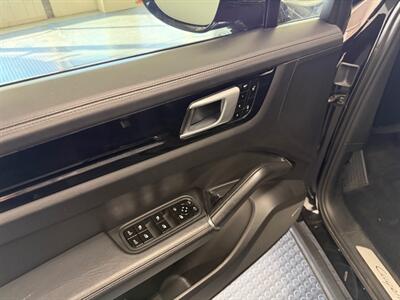 2019 Porsche Cayenne Turbo   - Photo 18 - Grand Rapids, MI 49548