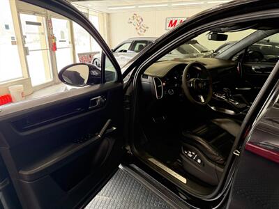 2019 Porsche Cayenne Turbo   - Photo 17 - Grand Rapids, MI 49548