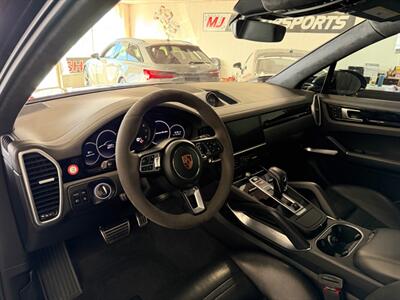 2019 Porsche Cayenne Turbo   - Photo 19 - Grand Rapids, MI 49548