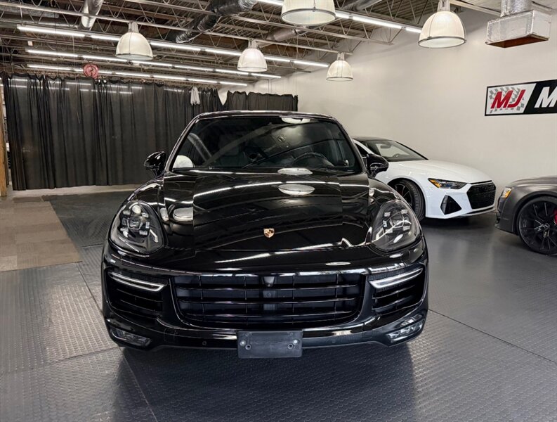2018 Porsche Cayenne Turbo S photo 2