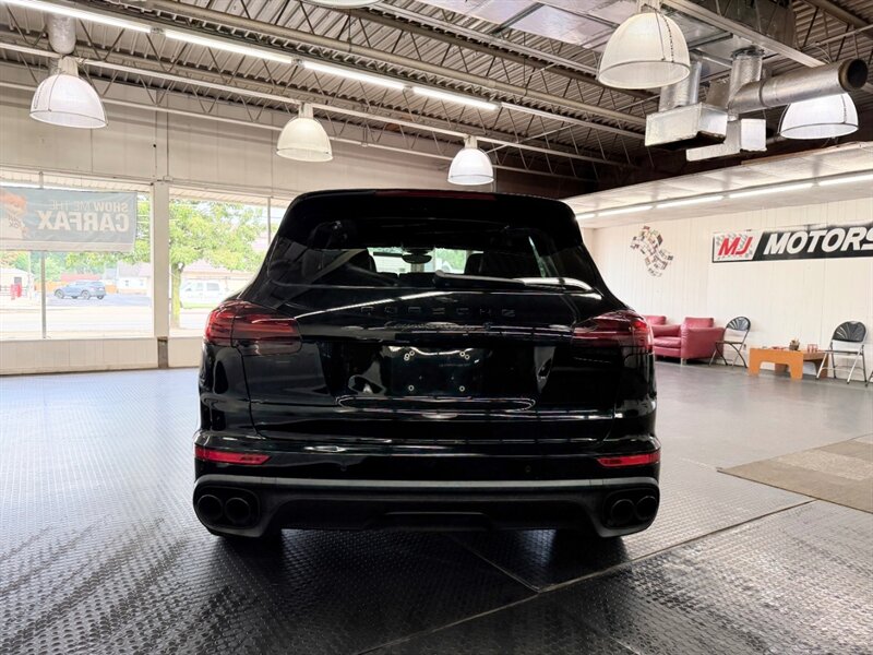 2018 Porsche Cayenne Turbo S photo 9
