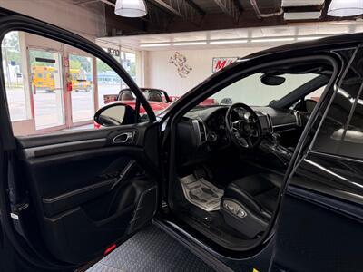 2018 Porsche Cayenne Turbo S   - Photo 20 - Grand Rapids, MI 49548