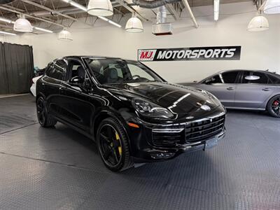 2018 Porsche Cayenne Turbo S   - Photo 2 - Grand Rapids, MI 49548