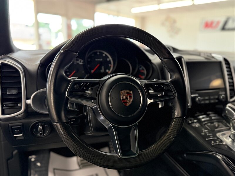 2018 Porsche Cayenne Turbo S photo 28