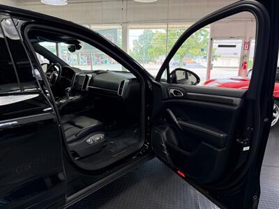 2018 Porsche Cayenne Turbo S   - Photo 50 - Grand Rapids, MI 49548