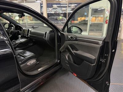 2016 Porsche Cayenne GTS   - Photo 38 - Grand Rapids, MI 49548