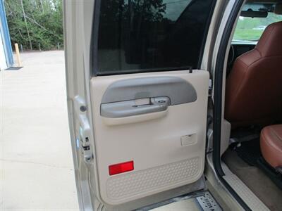2004 Ford F-250 SUPER DUTY XLT   - Photo 11 - Santa Fe, TX 77510