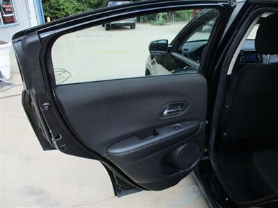 2017 Honda HR-V LX   - Photo 11 - Santa Fe, TX 77510