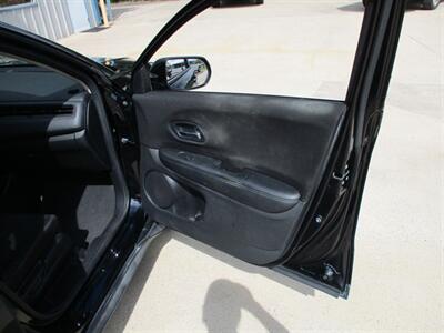 2017 Honda HR-V LX   - Photo 17 - Santa Fe, TX 77510