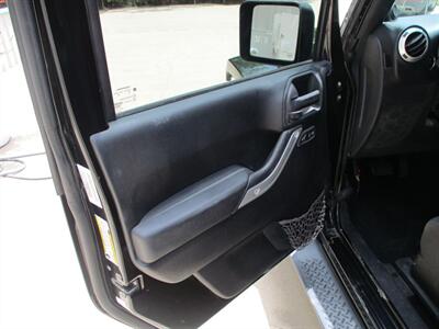2012 Jeep Wrangler SAHARA   - Photo 6 - Santa Fe, TX 77510