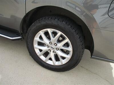 2021 Ford Expedition MAX MAX XLT - Photo 5 - Santa Fe, TX 77510