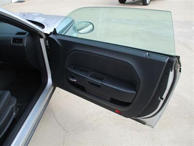 2010 Dodge Challenger SE   - Photo 12 - Santa Fe, TX 77510
