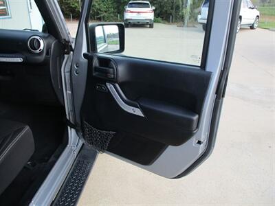 2014 Jeep Wrangler SAHARA UNLIMITED - Photo 17 - Santa Fe, TX 77510