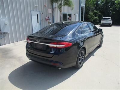 2018 Ford Fusion SE   - Photo 4 - Santa Fe, TX 77510