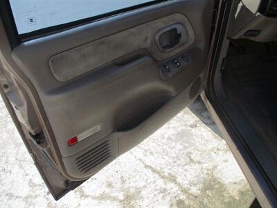 1996 Chevrolet C1500   - Photo 5 - Santa Fe, TX 77510