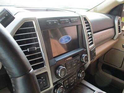 2017 Ford F-250 Super Duty Lariat   - Photo 10 - Santa Fe, TX 77510