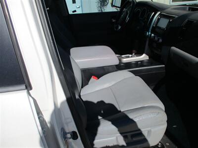 2014 Toyota Sequoia PLATINUM   - Photo 21 - Santa Fe, TX 77510