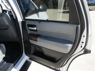 2014 Toyota Sequoia PLATINUM   - Photo 16 - Santa Fe, TX 77510