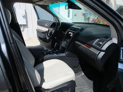 2017 Ford Explorer PLATINUM - Photo 12 - Santa Fe, TX 77510