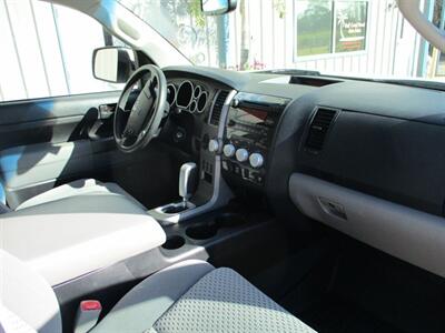 2013 Toyota Tundra CREWMAX SR5   - Photo 19 - Santa Fe, TX 77510