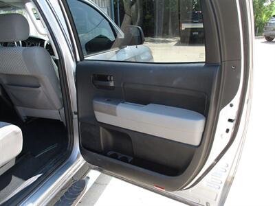 2013 Toyota Tundra CREWMAX SR5   - Photo 15 - Santa Fe, TX 77510