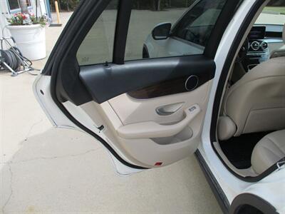 2019 Mercedes-Benz GLC 300   - Photo 12 - Santa Fe, TX 77510