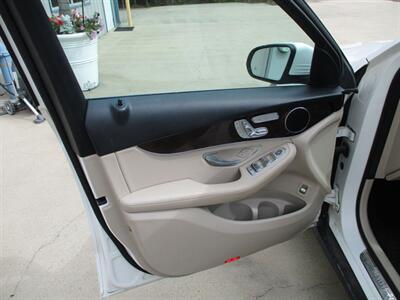 2019 Mercedes-Benz GLC 300   - Photo 6 - Santa Fe, TX 77510