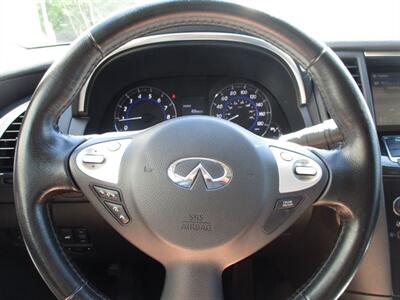 2017 INFINITI QX70   - Photo 15 - Santa Fe, TX 77510