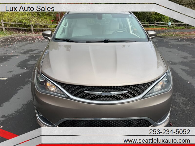 2017 Chrysler Pacifica Touring-L - Photo 2 - Woodinville, WA 98077