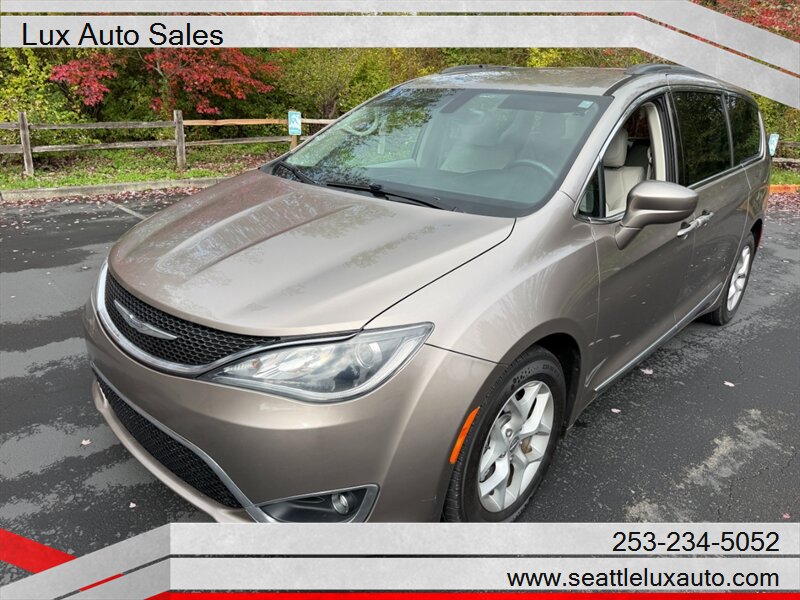 2017 Chrysler Pacifica Touring-L   - Photo 1 - Woodinville, WA 98077