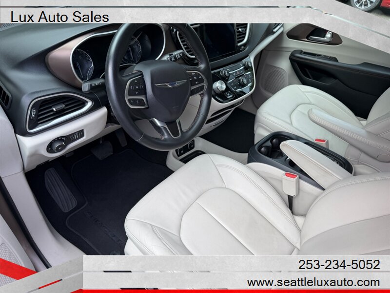 2017 Chrysler Pacifica Touring-L - Photo 10 - Woodinville, WA 98077