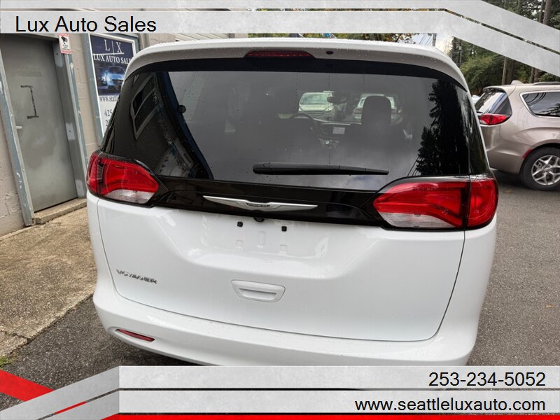 2023 Chrysler Voyager LX - Photo 4 - Woodinville, WA 98077