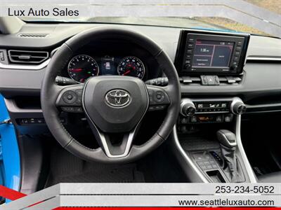 2020 Toyota RAV4 XLE Premium   - Photo 13 - Woodinville, WA 98077
