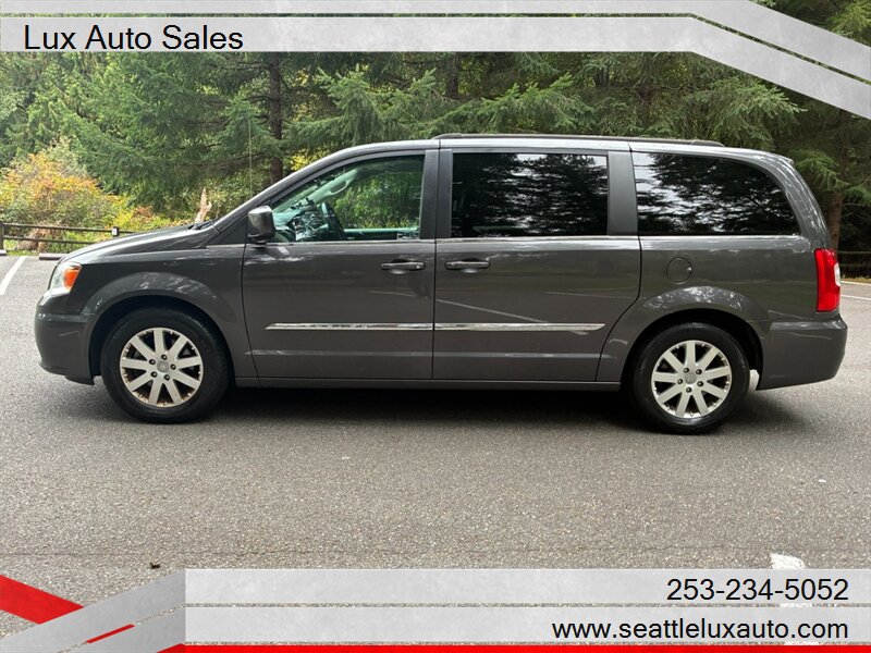 2015 Chrysler Town and Country Touring - Photo 2 - Woodinville, WA 98077