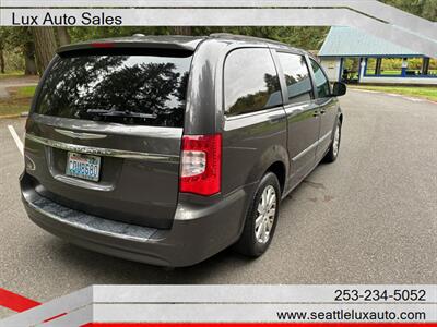 2015 Chrysler Town and Country Touring - Photo 4 - Woodinville, WA 98077