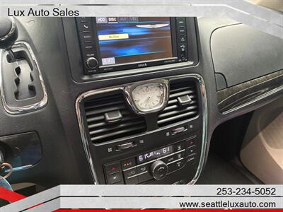 2015 Chrysler Town and Country Touring - Photo 13 - Woodinville, WA 98077