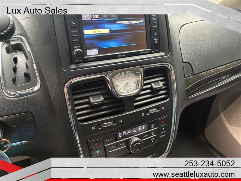 2015 Chrysler Town and Country Touring - Photo 13 - Woodinville, WA 98077