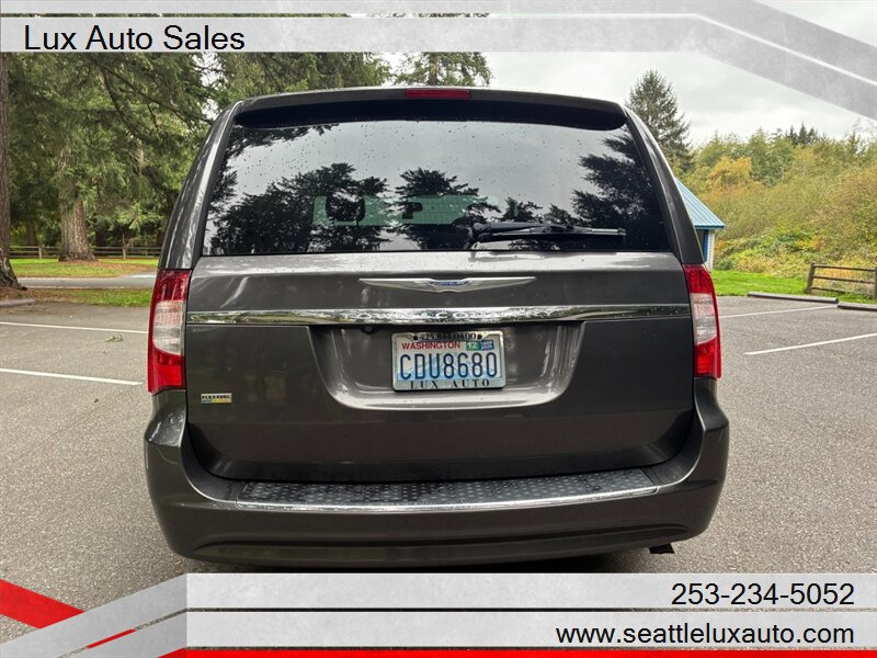 2015 Chrysler Town and Country Touring - Photo 3 - Woodinville, WA 98077