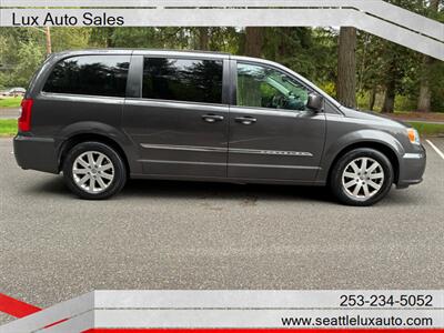 2015 Chrysler Town and Country Touring - Photo 5 - Woodinville, WA 98077
