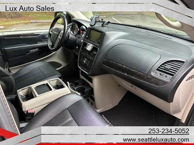 2015 Chrysler Town and Country Touring - Photo 9 - Woodinville, WA 98077