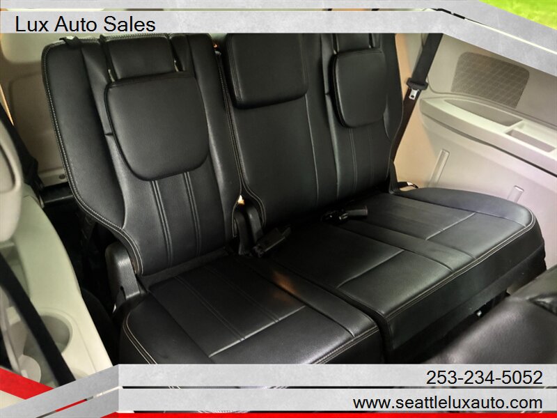 2015 Chrysler Town and Country Touring - Photo 24 - Woodinville, WA 98077